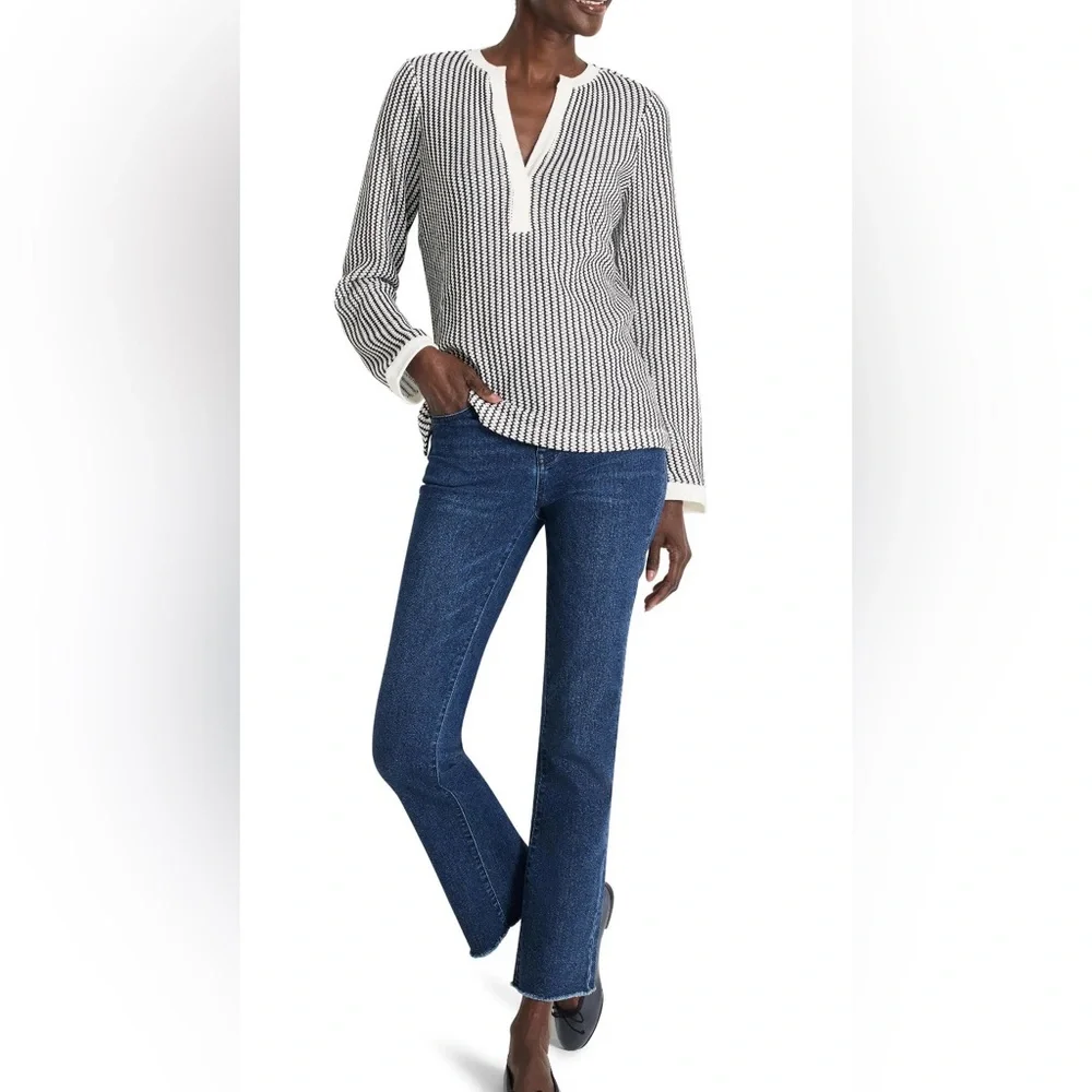 Nic+Zoe Zig Zag Split V Neck Knit Top Medium Black and White - Picture 2 of 9